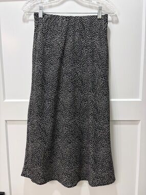 Japna Black and White Dotted Flowy Midi Skirt. Size Medium